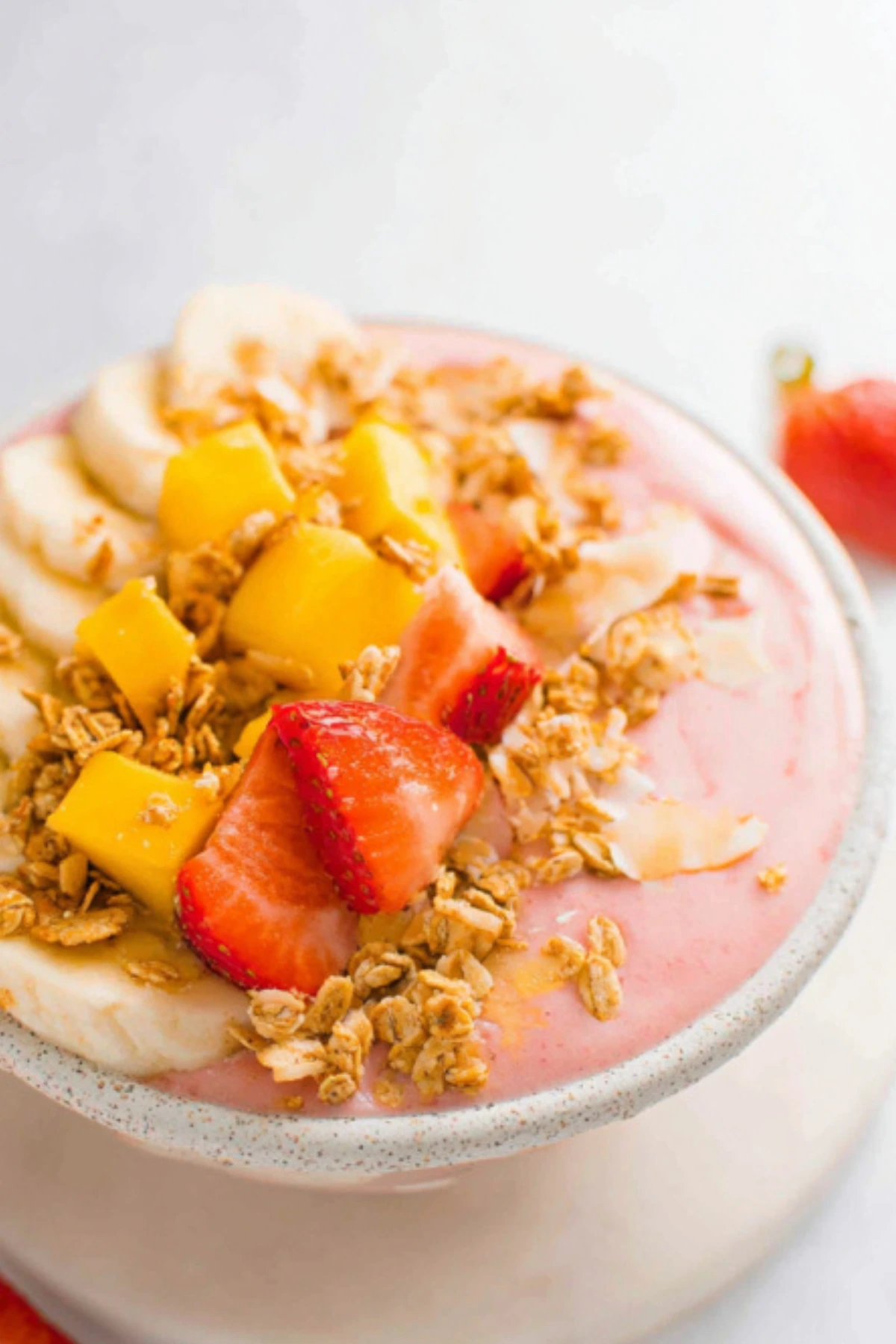 strawberry mango smoothie bowl