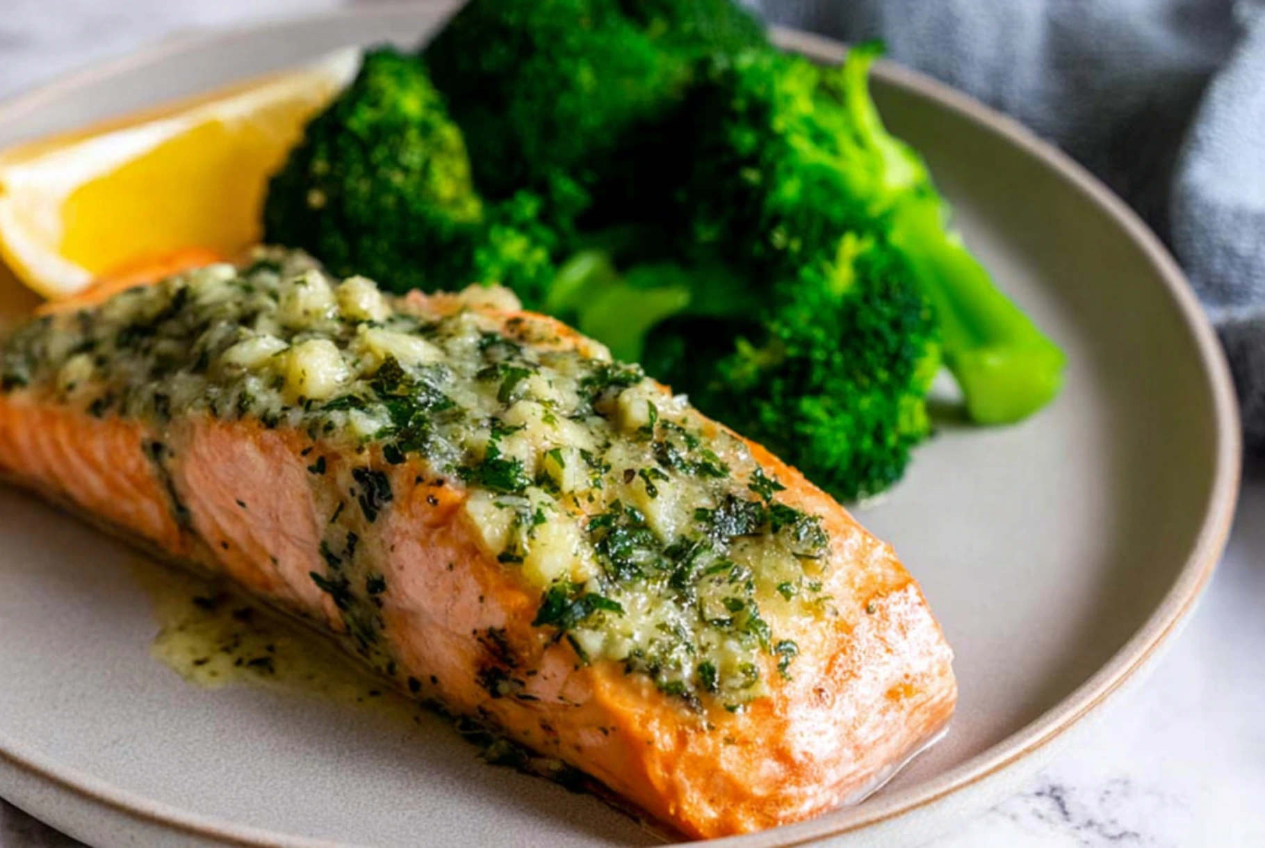 Garlic Butter Salmon & Broccoli Recipe – Healthy, Flavorful, and Easy to Make